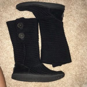 Black cable knit uggs